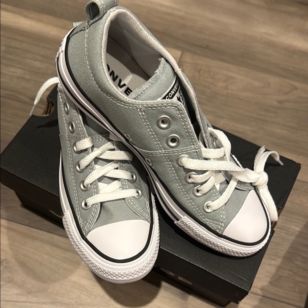 Converse women Light Gray Low Top Canvas Sneakers